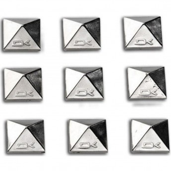 Наклейка на доску DAKINE PYRAMID STUDS CHROME Наклейка на доску DAKINE PYRAMID STUDS CHROME
